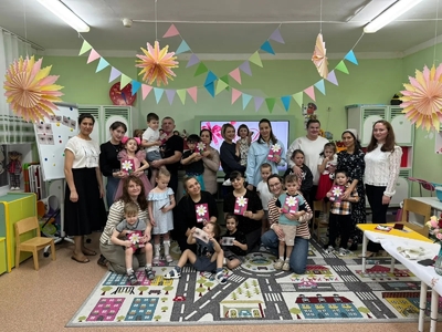 Группа №8 "Солнышко"  поздравляет  мам